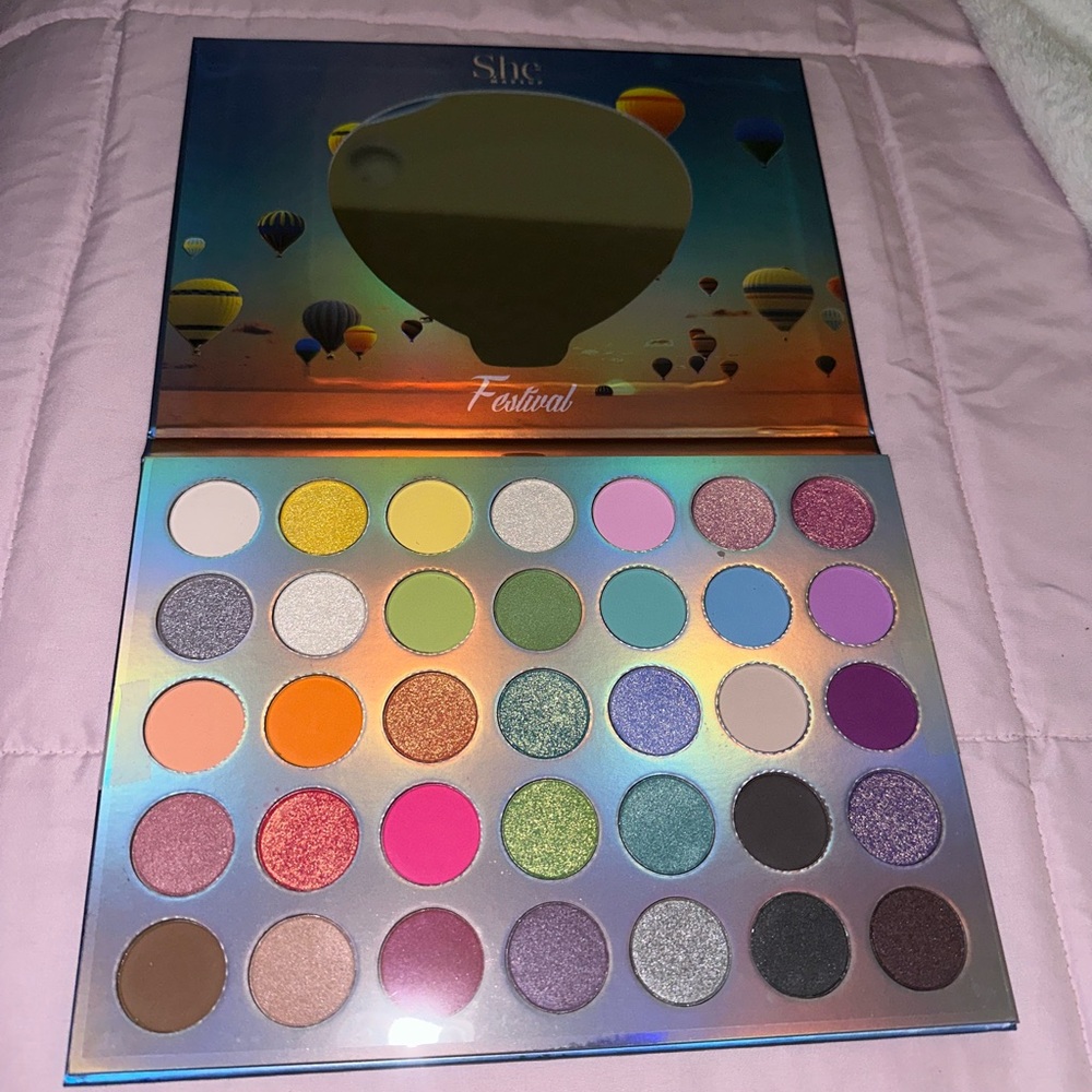 BRAND NEW COLORFUL PALETTE